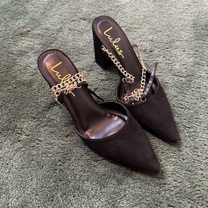 Lulu buckle chain crossed heels